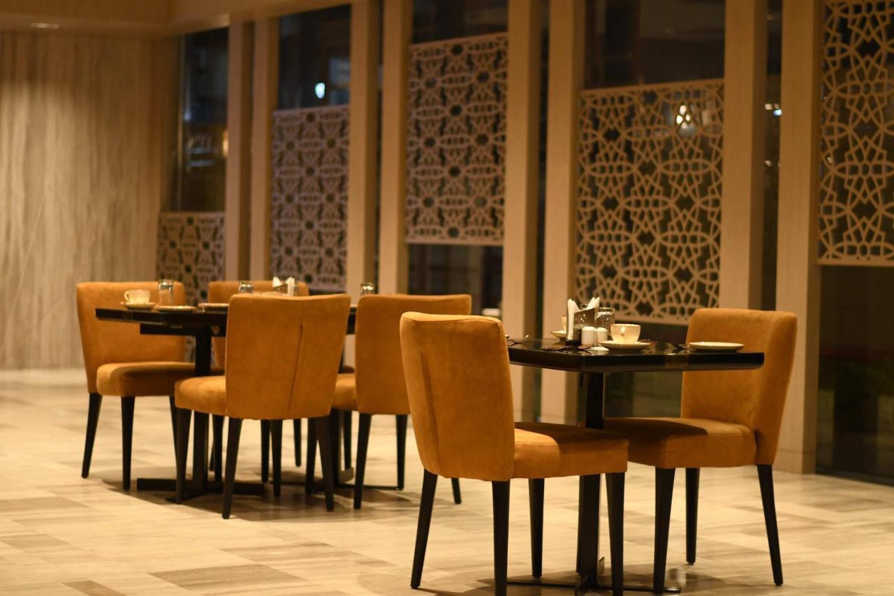 Hotel Lynq Aero Kalkata Exteriér fotografie